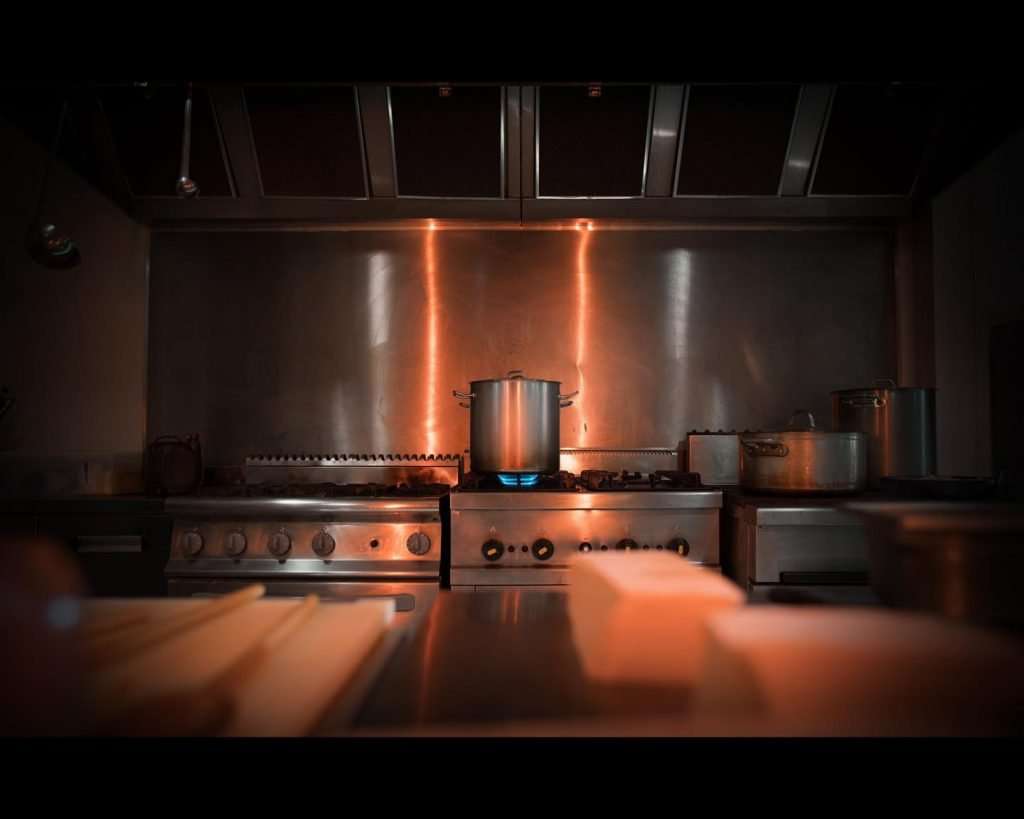 Lasagnerie carqueiranne - visuel de notre cuisine pour préparer les bases de sauces.